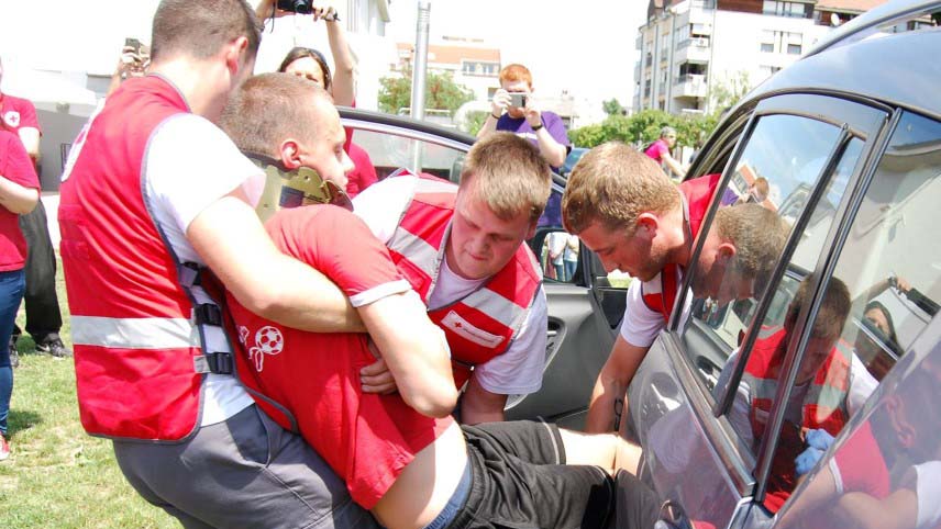 13248453_1057552657633331_4108021450252114778_o GRADSKI INTERVENTNI TIM TRAŽI VOLONTERE MEDICINSKE STRUKE!